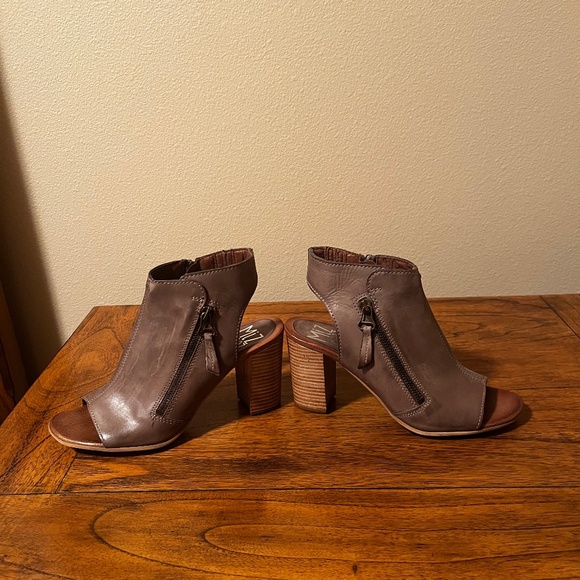 MiZ Mooz- NYC Peep Toe Bootie- Size 8 - Picture 4 of 7